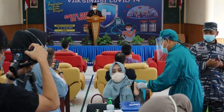 Gubernur Sumbar Minta OJK Arahkan CSR Perbankan Bantu Ketersediaan Stok Oksigen