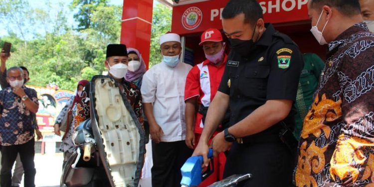 Wagub Audy Joinaldy Apresiasi Pesantren Kelola Pertashop di Sijunjung