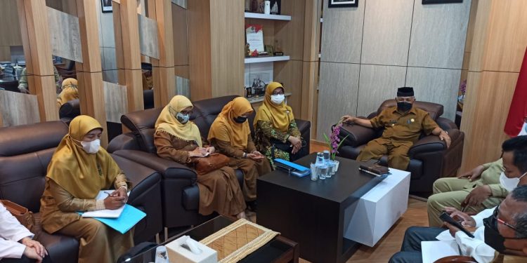 Pemko Alokasikan Beasiswa Gratis Uang Semester Untuk 10 Mahasiswa Sawahlunto