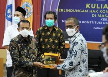 Hakim MK Saldi Isra Dorong Ganefri Dirikan Fakultas Hukum UNP