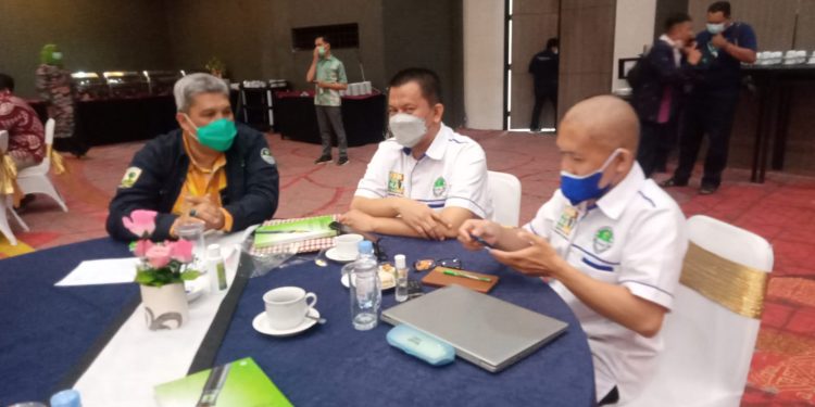 Kongres VI, Pleno 4 IKA Unand Agak Tegang