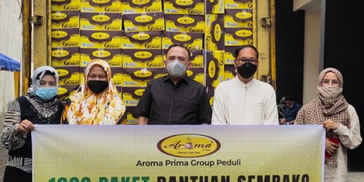 Hj Bunda Indah dan CEO PT Aroma H Suhardi Salurkan 1000 Paket Bantuan Terdampak PKKM