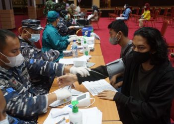 TNI AL LANTAMAL II Serbuan Vaksinasi di UNP