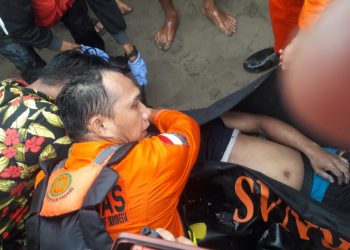 Pengunjung Objek Wisata Pasir Jambak Hanyut, Satu Tewas