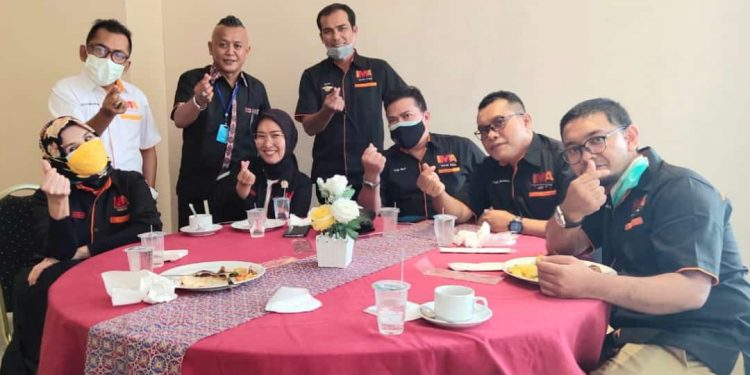 Presiden IMA Pusat Lantik Pengurus IMA Padang Secara Virtual