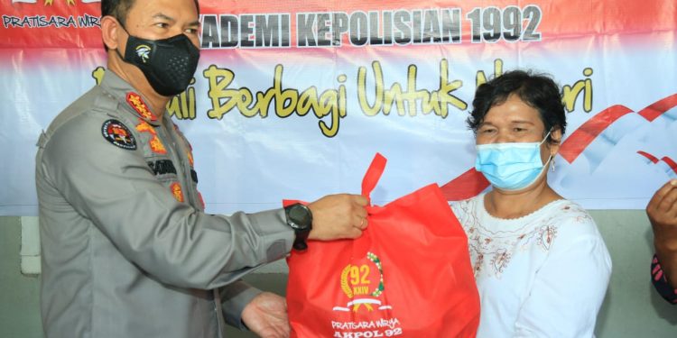 Alumni Akpol 92 Salurkan Bansos Kepada Masyarakat