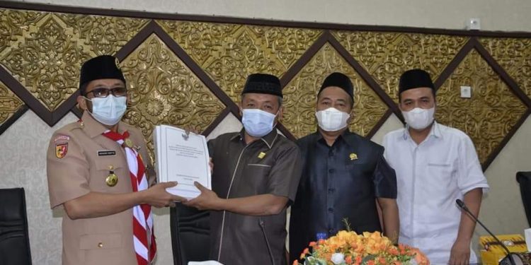 Rapat Paripurna Penyampaian APBD Perubahan TA 2021 Oleh Wali Kota Padang