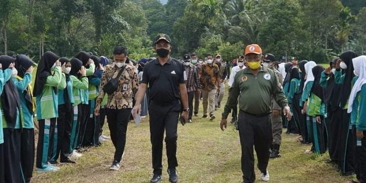 Bupati Khairunas Buka Paragliding Accuracy Competition di Puncak Alau Lubuk Gadang
