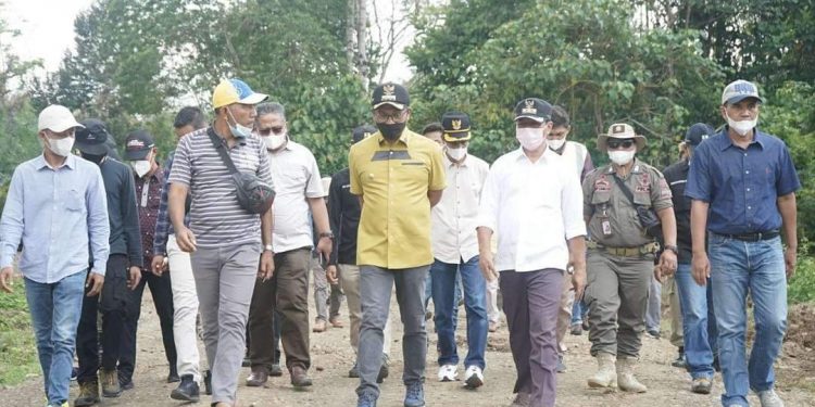 Bupati Solsel Tinjau Pembangunan Jalan Lingkar Abai