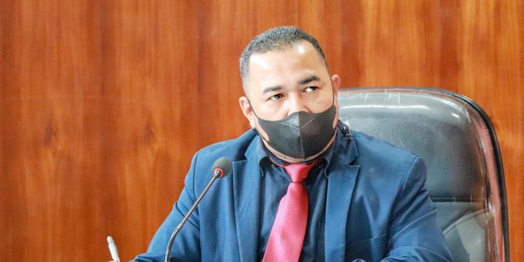 Soal Surat Bertanda Tangan Itu, Adrian: Gubernur Harus Sampaikan Terbuka ke Publik