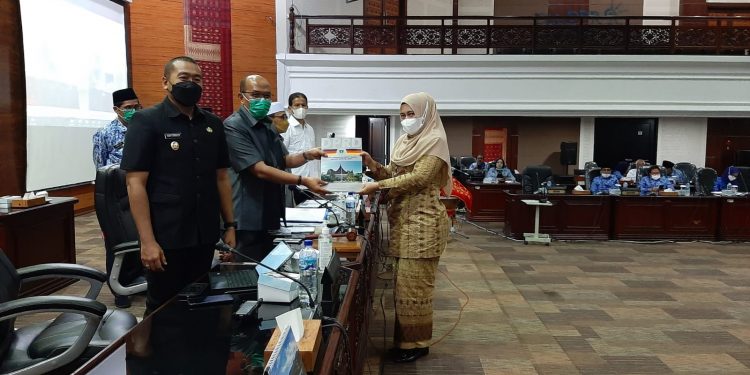 Fraksi- Fraksi Dorong Pemprov Sumbar Tingkatkan Pos PAD Cakupan Pengelolaan Aset, BUMD dan Pajak Daerah