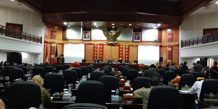 DPRD dan Pemerintah Provinsi Sahkan Perubahan APBD-2021
