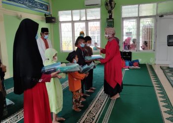 Salurkan 2 Ribu Buku dan 100 Tas, Yona : Kita Akan Tiru JBB Masjid Al Quwait