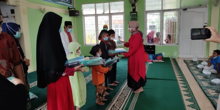 Salurkan 2 Ribu Buku dan 100 Tas, Yona : Kita Akan Tiru JBB Masjid Al Quwait