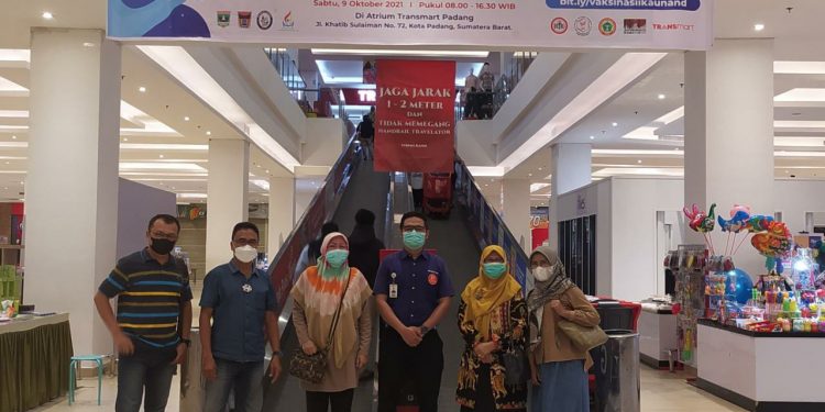 Gebyar Vaksin IKA Unand di Transmart Tembus 1000 Peserta