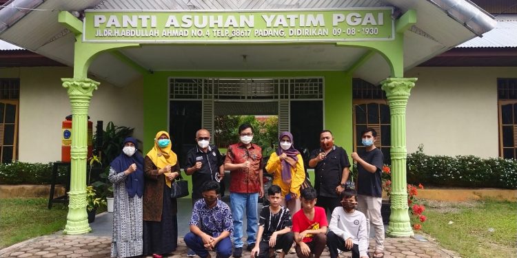 DPP IKA Unand Berbagi di Jumat Berkah