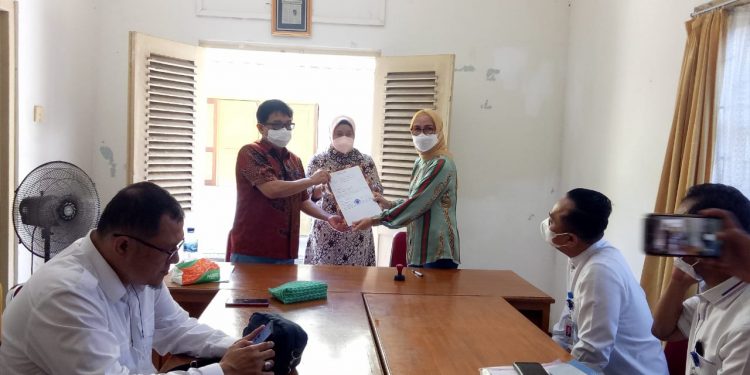 Dana Abadi dan Buku Tabungan Operasional DPP IKA UNAND Diserahkan