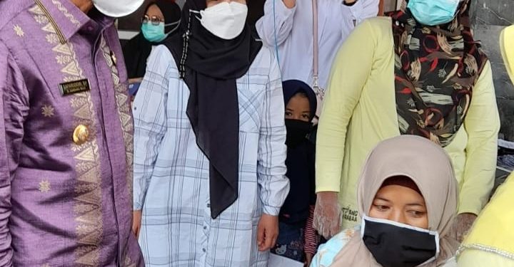 Bupati 50 Kota Kunjungi Gebyar Vaksinasi