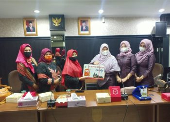 IKIAD Kota Padang Studi Banding Ke Pekanbaru untuk Perkenalkan Batik Tanah Liek