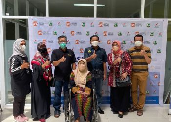 Lansia Semangat Minta Disuntik, Direktur RS Unand Merasa Salut dan Yakini Target Vaksinasi Tercapai