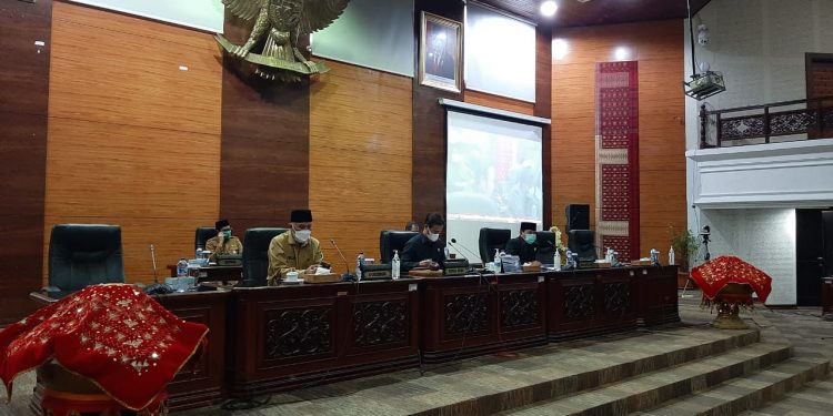 Pandangan Umum Fraksi DPRD Sumbar Terhadap Ranperda APBD 2022, Fraksi Demokrat Minta Penjelasan Pengembalian Kerugian Daerah Kasus SPJ Tanah Fiktif