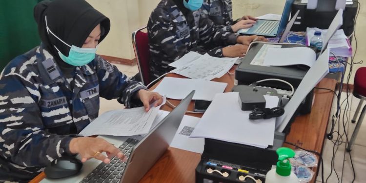 Untuk Capai Target Pemerintah, Nakes TNI AL Lantamal II Berkolaborasi Bersama Nakes Lain