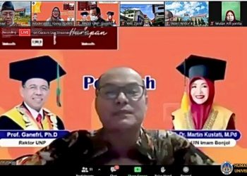 Buku Mengelola Harapan Ditelaah Rektor UNP