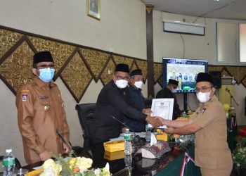 DPRD Kota Padang Rapat Paripurna Penyampaian Pendapat Akhir Fraksi Mengenai Ranperda Retribusi Jasa Umum