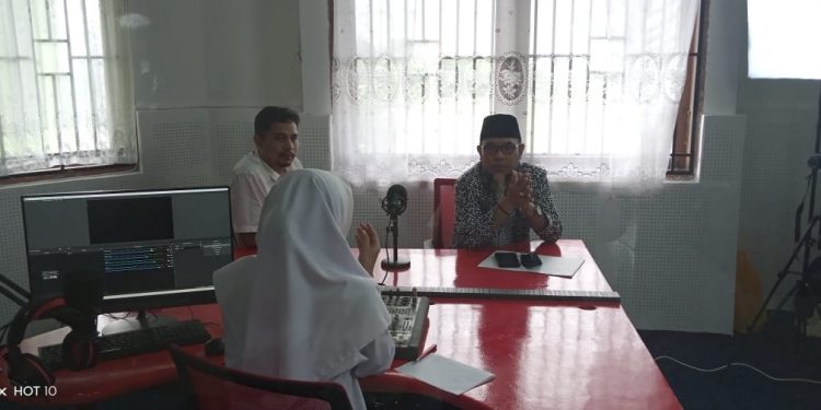 Puti Ajak Tim Visitasi KI Sumbar Tamu di Podcast SMA 5 Bukittinggi