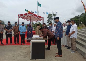 Sumbangan Alumni SMP Padang Panjang Angkatan 1981 Bangun Tugu Alquran Diresmikan Secara Meriah