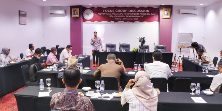 Output FGD Jadi Buku Vonis di Bab 1 Komisi Informasi Sumbar