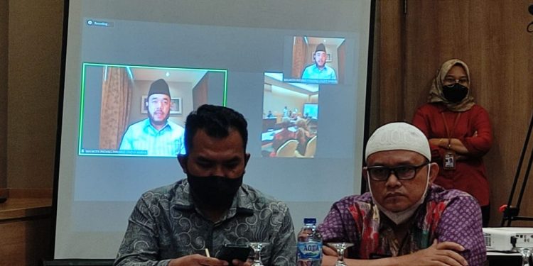 Selain Beri Atensi, Dua Kepala Daerah Pakai Zoom Meeting Presentasi Monev