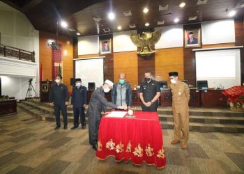 DPRD Sumbar Rapat Paripurna Sahkan Dua Ranperda