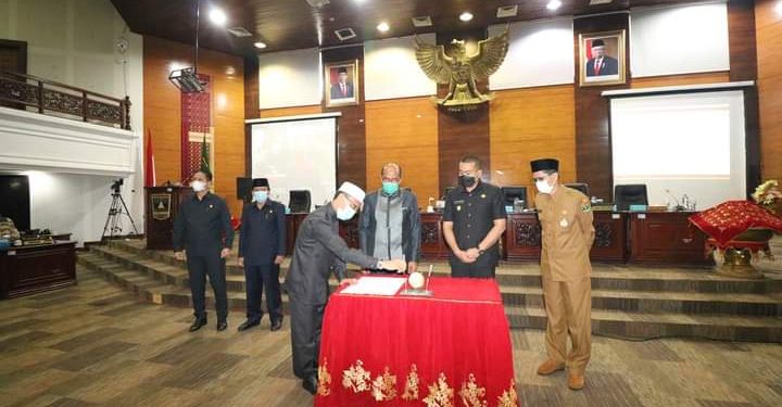 DPRD Sumbar Rapat Paripurna Sahkan Dua Ranperda