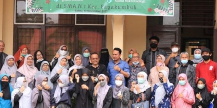 Diseminasi Produk Dosen dan Mahasiswa Biologi UNP Sukses dan Meriah di SMAN 1 Payakumbuh