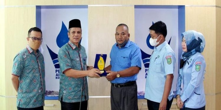 Perumdam Kota Padang Dikunjungi PDAM Tirta Indra