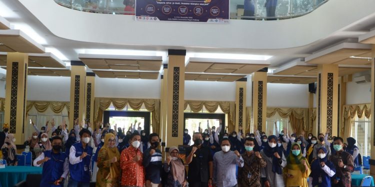 Wagub Sumbar Audy Joinaldy Disambut Antusias Mahasiswa di Baralek FMIPA UNP