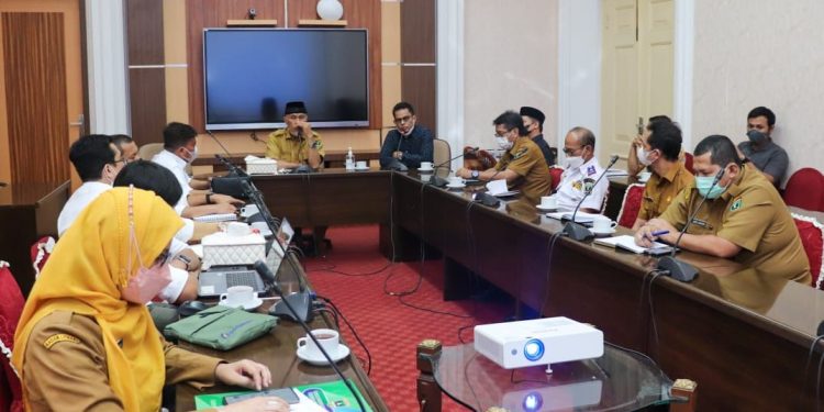 Peluang Investasi, Gubernur Dorong Pengembangan Pelabuhan Teluk Bayur