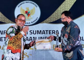 Perumda Air Minum Kota Padang Raih BUMD Informatif