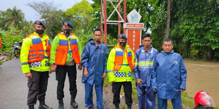 SAR Brimob Batalyon C Pelopor Patroli Wilayah Rawan Banjir