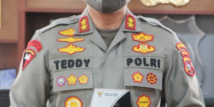 Teddy Minahasa Putera, Kapolda Peraih Tokoh Keterbukaan Informasi Publik 2021