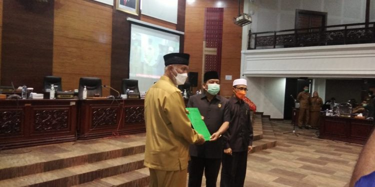 Paripurna Penyampaian Tanggapan Gubernur atas Ranperda Prakarsa DPRD dan Pandangan Fraksi- fraksi Terhadap Dua Ranperda Diusulkan Pemda