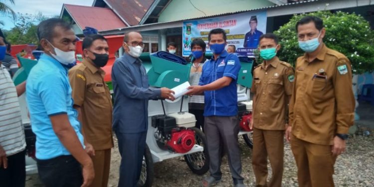 Konsen Majukan Pertanian, HM Nurnas Bantu Comben AW70C