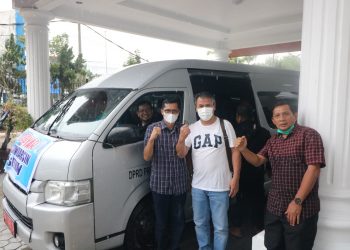 Sekwan DPRD Sumbar H. Raflis, SH.MM Lepas Peserta Ikut Sumdarsin di Kantor Gubernur