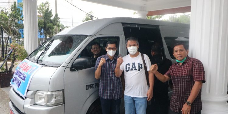 Sekwan DPRD Sumbar H. Raflis, SH.MM Lepas Peserta Ikut Sumdarsin di Kantor Gubernur