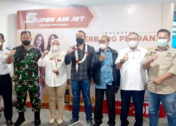 Super Air Jet Bikin Terkesan, HM Nurnas Minta Pesawat Tidak Terbang Sekali Sehari Saja