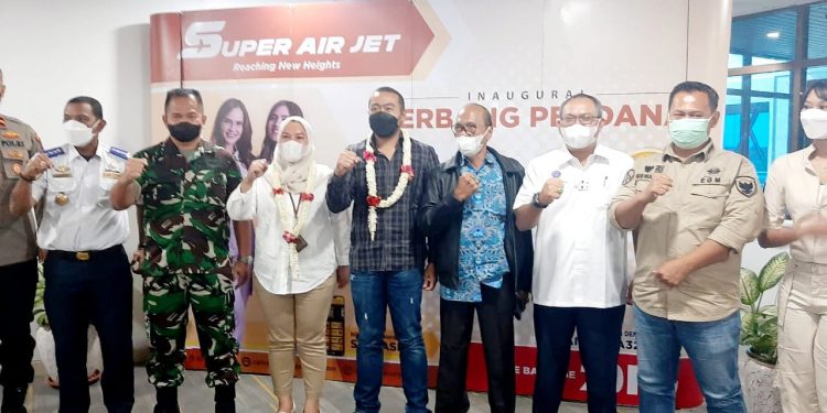 Super Air Jet Bikin Terkesan, HM Nurnas Minta Pesawat Tidak Terbang Sekali Sehari Saja