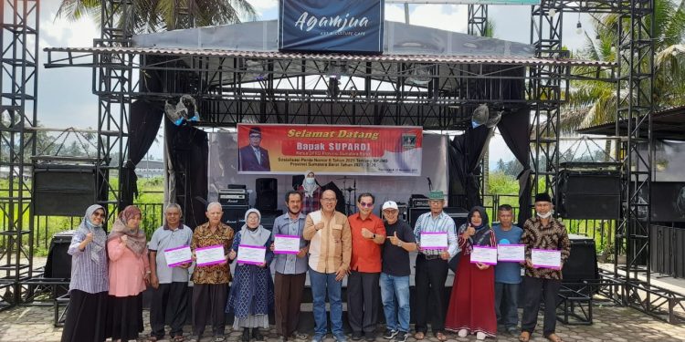 Selain Salurkan Bantuan Sapi dan Itik, Supardi Dorong Keltan Terapkan Corporate Desa