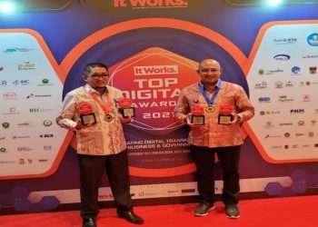 Lagi, Perumda Air Minum Kota Padang Raih Top Digital Implementation 2021 da Hendri Septa Sebagai Top Stake Holder on Top Digital Implentation 2021