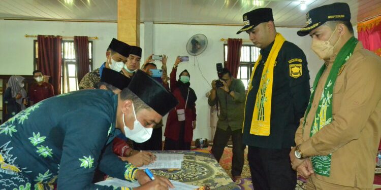 Disaksikan Bupati dan Wabup Sijunjung, Pemnag Kumanis Lakukan MoU Bersama IAIN Batusangkar